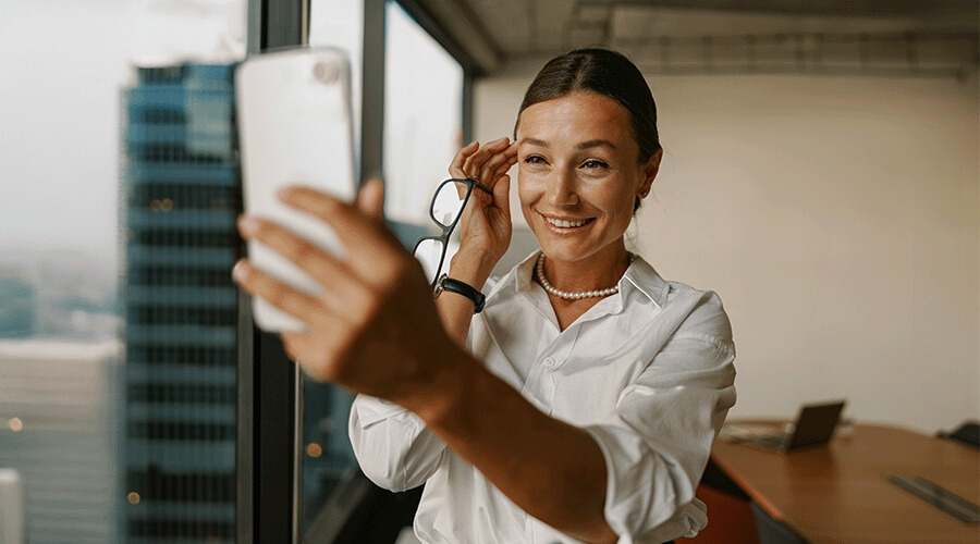 How Leaders Really Feel About Employee Workfluencers